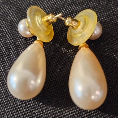 Pearl Necklace, Earrings & More (K-JS)