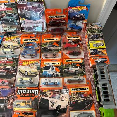 43 Hot Wheels, Matchbox Cars