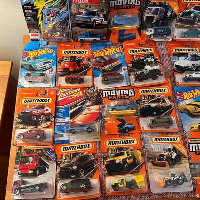 40 Hot Wheels, Matchbox Cars
