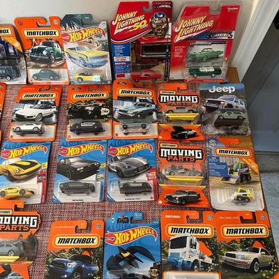 40 Hot Wheels, Matchbox Cars