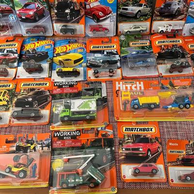 38 Hot Wheels, Matchbox Cars