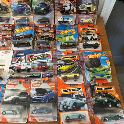 43 Hot Wheels, Matchbox Cars
