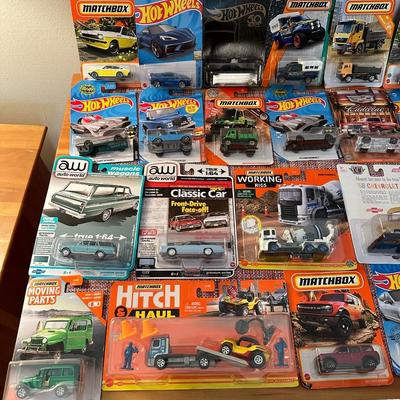 43 Hot Wheels, Matchbox Cars