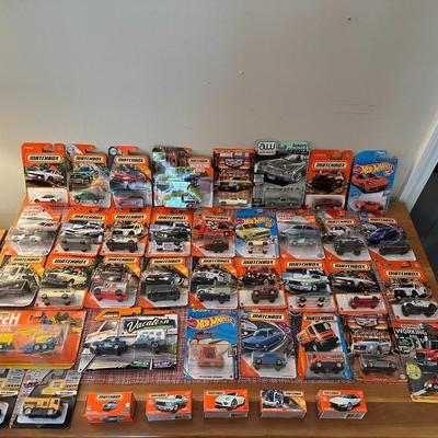 40 Hot Wheels, Matchbox Cars