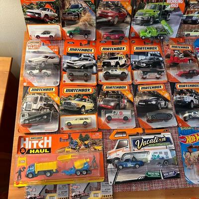 40 Hot Wheels, Matchbox Cars