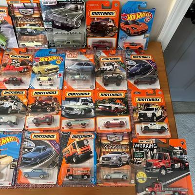 40 Hot Wheels, Matchbox Cars