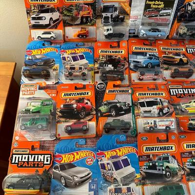 39 Hot Wheels, Matchbox Cars