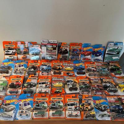 39 Hot Wheels, Matchbox Cars
