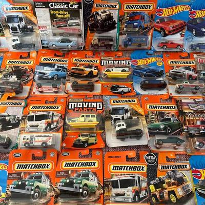 39 Hot Wheels, Matchbox Cars