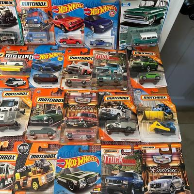 39 Hot Wheels, Matchbox Cars
