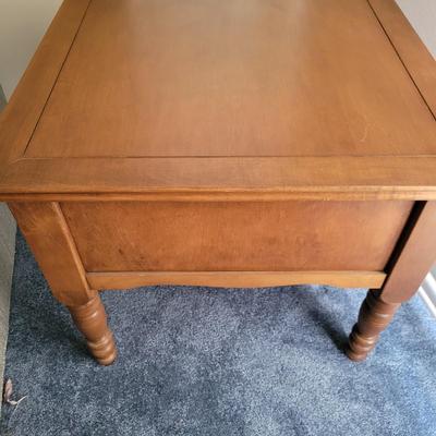 Bassett Furniture Side Table (D-DW)