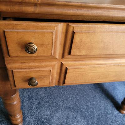 Bassett Furniture Side Table (D-DW)