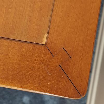 Bassett Furniture Side Table (D-DW)