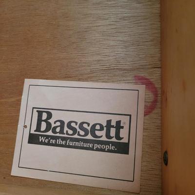Bassett Furniture Side Table (D-DW)