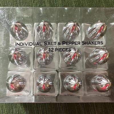 Dauchshund S/P + 12 small S/P Shakers