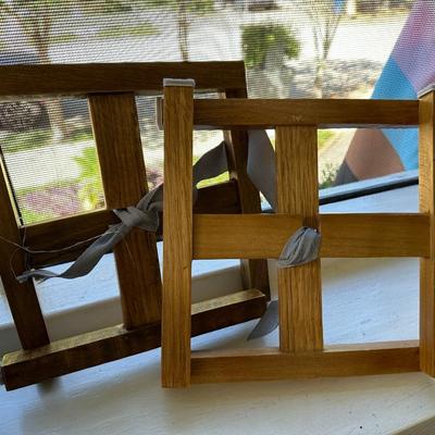 2 Glazed Pots & 2 Small Wood Plant Stands
