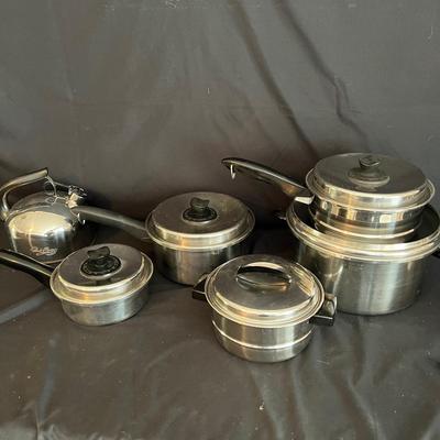 Vintage USA Colonial Ware Cook Set and More (K-MK)