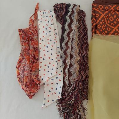 Women's Clothes, Hats, and Scarves (B1-BBL)