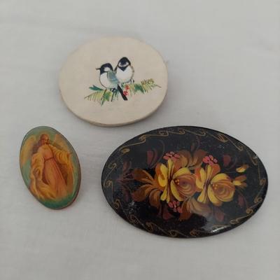 Vintage Brooches and Jewelry Box (B1-BBL)