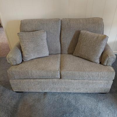 Gray Halifax Dove Loveseat (LR-BBL)