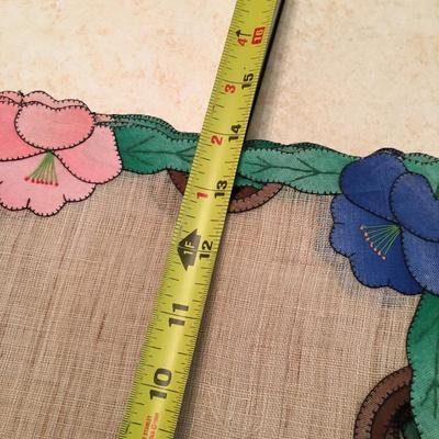 vintage appliqued floral border placemants
