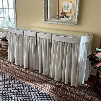 UB1177 Vintage Skirted Vanity with Mirror Top and 7 Drawers