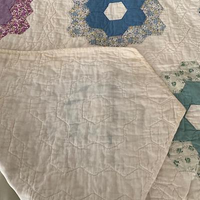 UB1181 Antique Handmade Grandmother's Flower Garden Quilt