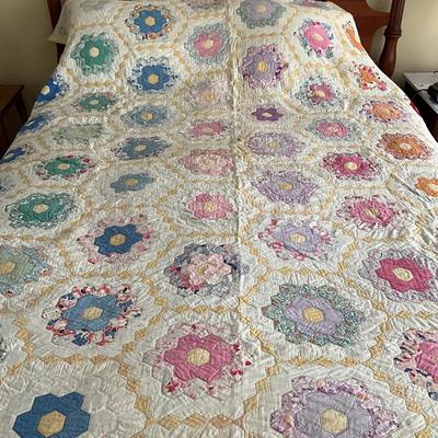 UB1182 Antique Handmade Grandmother's Flower Garden Quilt