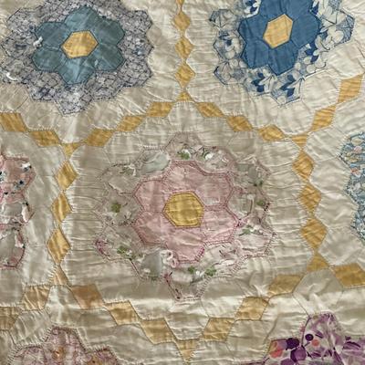 UB1182 Antique Handmade Grandmother's Flower Garden Quilt