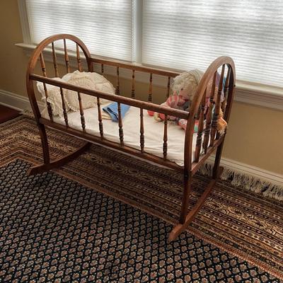 UB1186 Antique Oak Bentwood Cradle with Baby Blankets Pillows and more