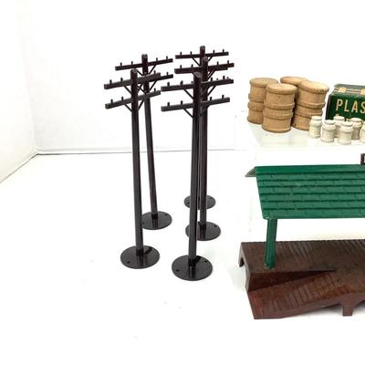 426 PLASTICVILLE Train Accessory Lot