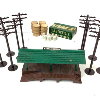 426 PLASTICVILLE Train Accessory Lot