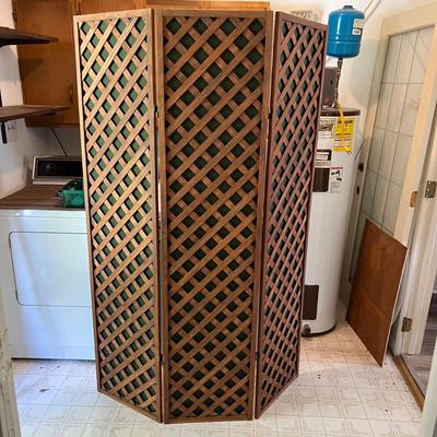 Wooden Privacy Screen (L-MK)