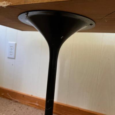 Bench with Metal Tulip Legs/Base (SR-MK)