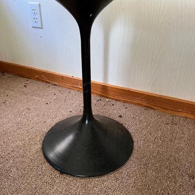 Bench with Metal Tulip Legs/Base (SR-MK)