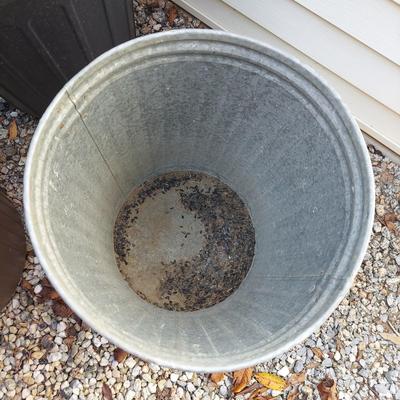 Three Outdoor Trash Cans (Y-BBL)