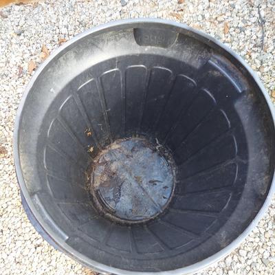 Three Outdoor Trash Cans (Y-BBL)