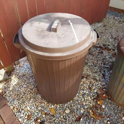 Three Outdoor Trash Cans (Y-BBL)