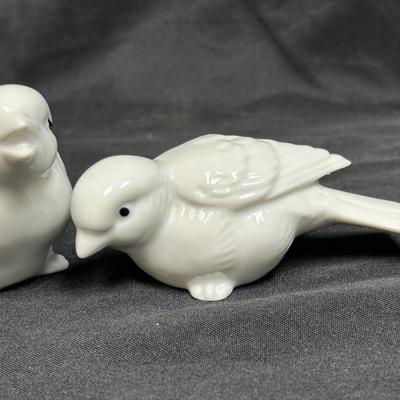 Pair of Vintage Ceramic Porcelain Bird Finch Sparrow Figurines