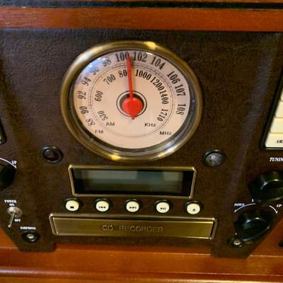 Antique Look Radio / Phonograph