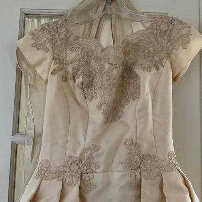 UB1198 Vintage 1960's Cream colored Wedding Dress