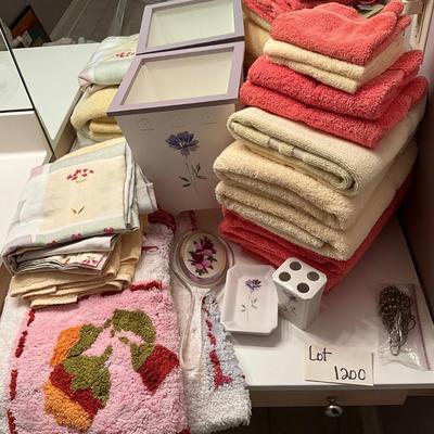 UB1200 Floral Bathroom Towels, Rugs, Shower Curtain Lot