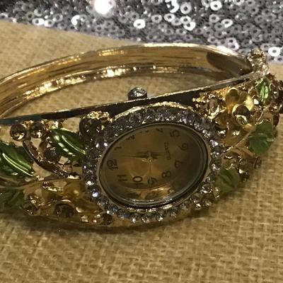 Women Fashion Bangle Crystal Flower Bracelet Quartz Watch  New