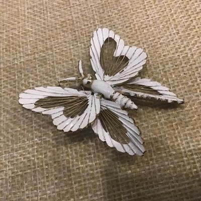 Vintage Signed Monet Butterfly Filigree White Enamel Gold Tone 1 3/4â€ Brooch Pin