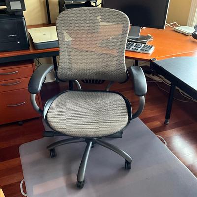 NO1228 Staples Kronos Mesh Office Chair and Floor Protector