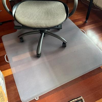 NO1228 Staples Kronos Mesh Office Chair and Floor Protector