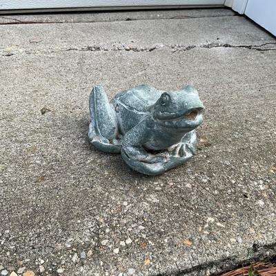 O1240 Vintage Cement Frog Fountain Garden Decor