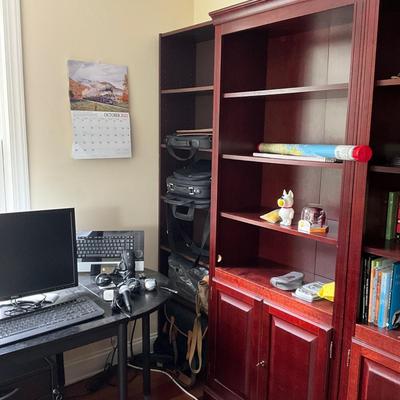 DO1293 Mahogany Stained Wooden Bookshelf