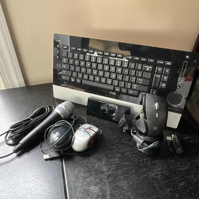 DO1313 Logiteck Bluetooth Wireless Keyboard and Mouse with Accessories