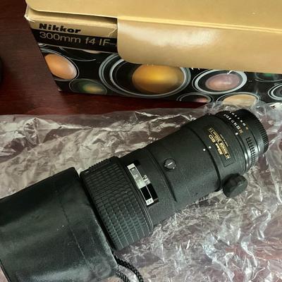 DO1334 NIKON 300M F-4-1F AF Lens with Case and Box